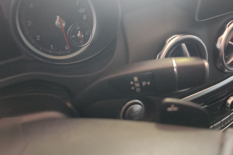 奔驰GLA 2018款 GLA 200 动感型局部细节18