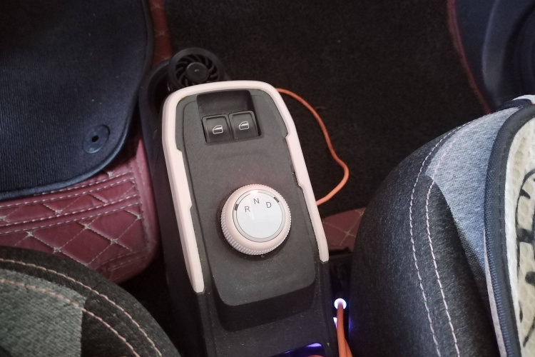 奇瑞新能源 QQ冰淇淋 2022款 170km 圣代 磷酸铁锂中控内饰7005