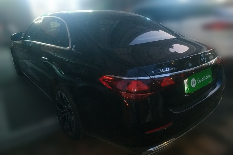 奔驰E级新能源 2024款 E 350 e L 插电式混合动力轿车车身外观5