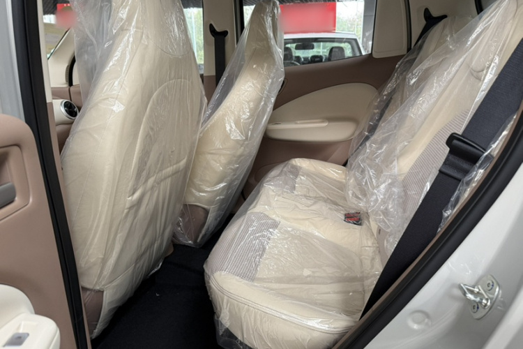 五菱汽车 宏光MINIEV 2025款 四门版 进阶款中控内饰7003