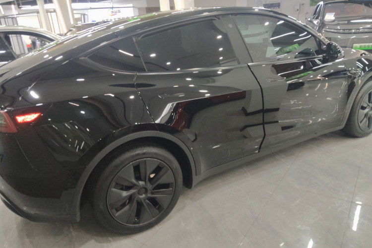 特斯拉 Model Y 2023款 后轮驱动版车身外观7