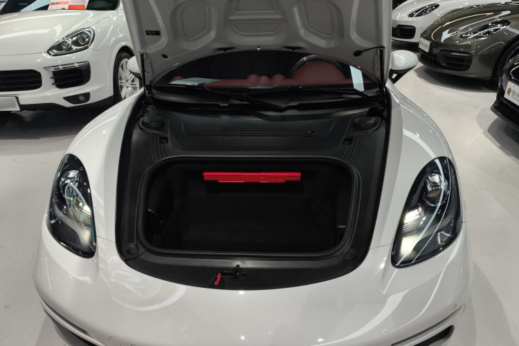 保时捷718 2022款 Cayman 2.0T机舱底盘24