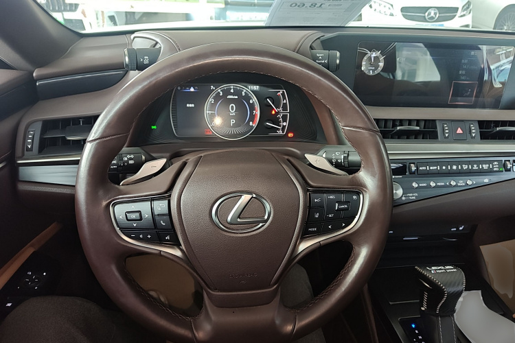 雷克萨斯ES 2020款 200 卓越版中控内饰13