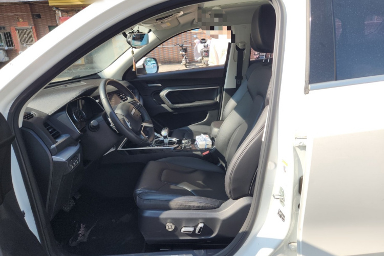 哈弗H6 2017款 红标 2.0T 自动两驱智尚型中控内饰19