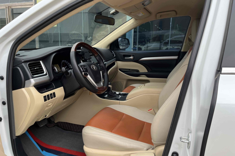 丰田 汉兰达 2021款 2.0T 四驱精英版 7座中控内饰7004