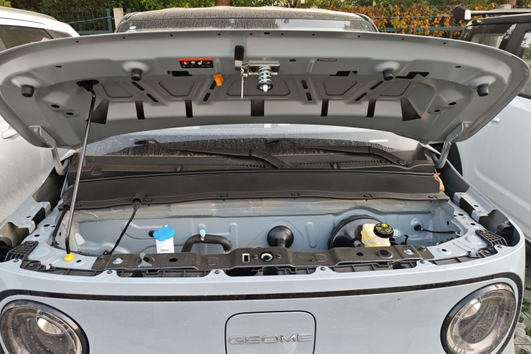 吉利银河 2025款 210km 熊猫卡丁机舱底盘24