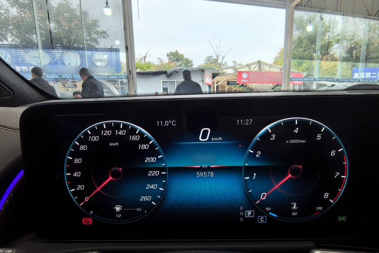 奔驰GLB 2021款 GLB 200 动感型中控内饰7005