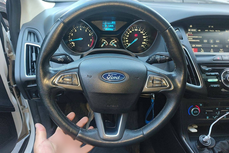 福特 福克斯 2017款 两厢 1.6L 手动风尚型智行版局部细节13