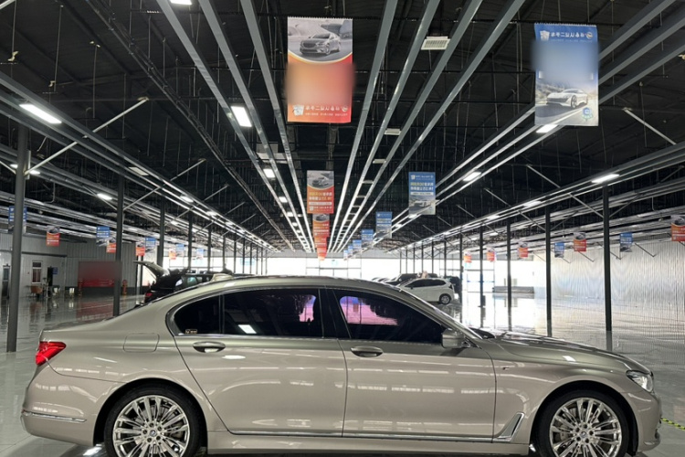 宝马7系 2018款 730Li 领先型 卓越套装车身外观6004