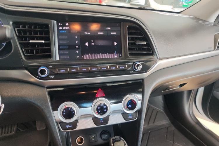 现代 领动 2019款 1.5L CVT智炫·精英型局部细节16