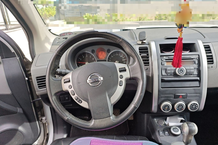 日产 奇骏 2010款 2.5L CVT豪华版 4WD局部细节13