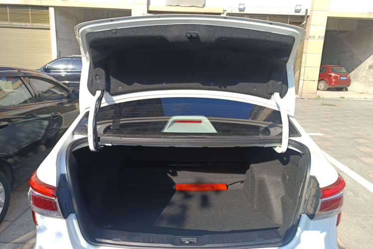 纳智捷 纳5 2015款 1.8T 自动智尊型机舱底盘23