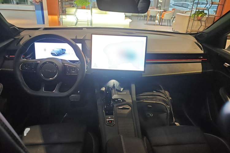 领克03 2025款 1.5TD DCT冠军版Pro中控内饰12