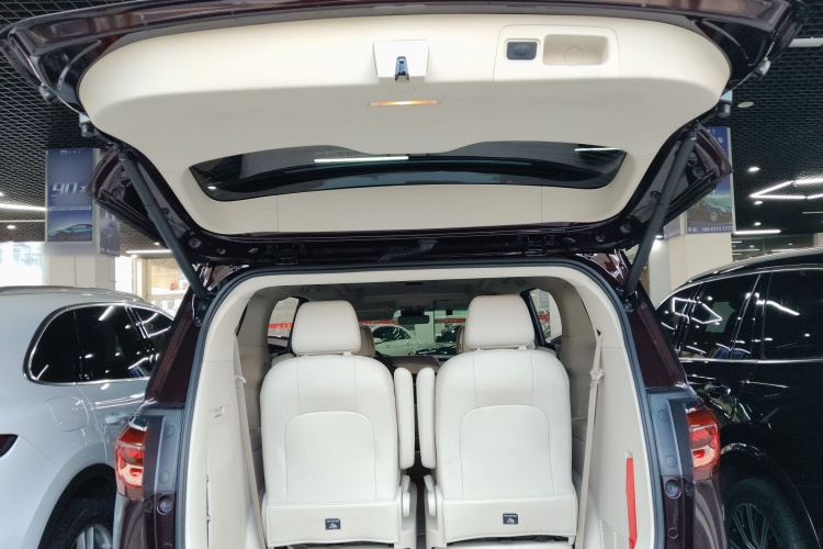 别克GL8 2020款 Avenir艾维亚 六座贤礼版机舱底盘23