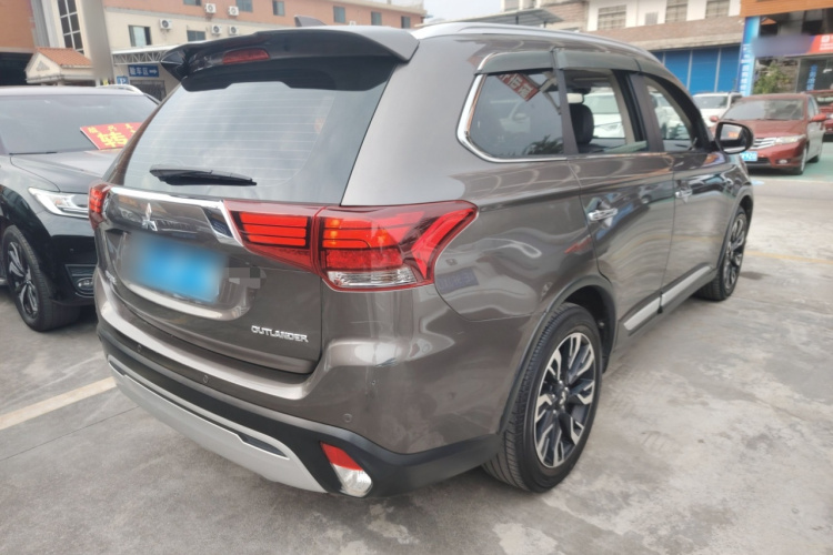 三菱 欧蓝德 2020款 2.4L 四驱致享版 5座车身外观7