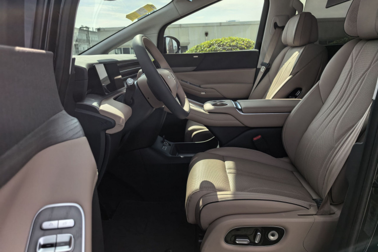 小鹏X9 2025款 740超长续航 Max局部细节19