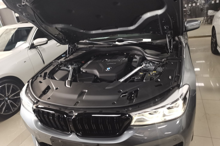 宝马6系GT 2020款 630i M运动套装机舱底盘24