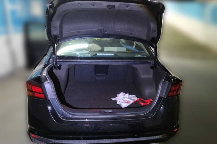 日产 天籁 2020款 改款 2.0L XL 舒适版中控内饰23