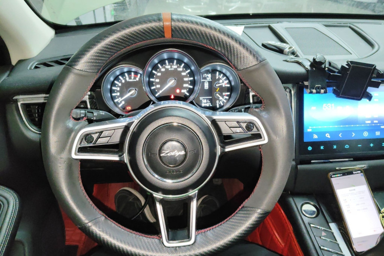 众泰SR9 2017款 2.0T 手动极致之光版中控内饰13