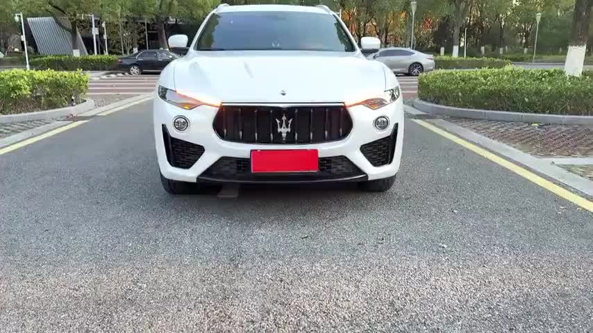 玛莎拉蒂 Levante 2022款 3.0T Modena实拍1