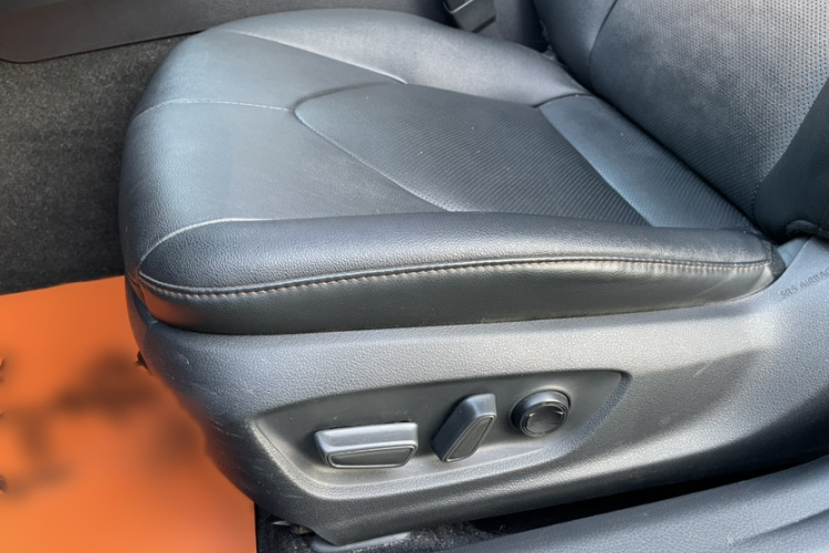 丰田 凯美瑞 2021款 2.5G 豪华版局部细节9006