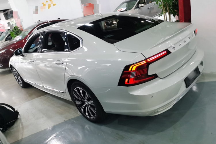沃尔沃S90 2021款 B5 智远豪华版车身外观4