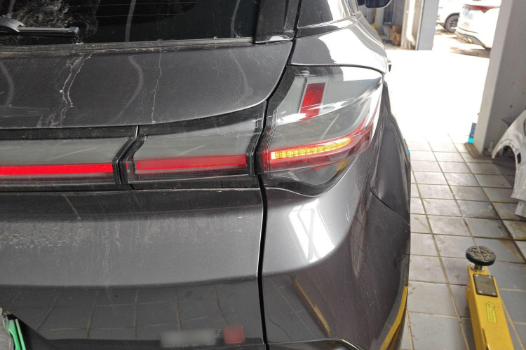 哪吒汽车 2022款 哪吒U-Ⅱ 610 三元锂车身外观6006