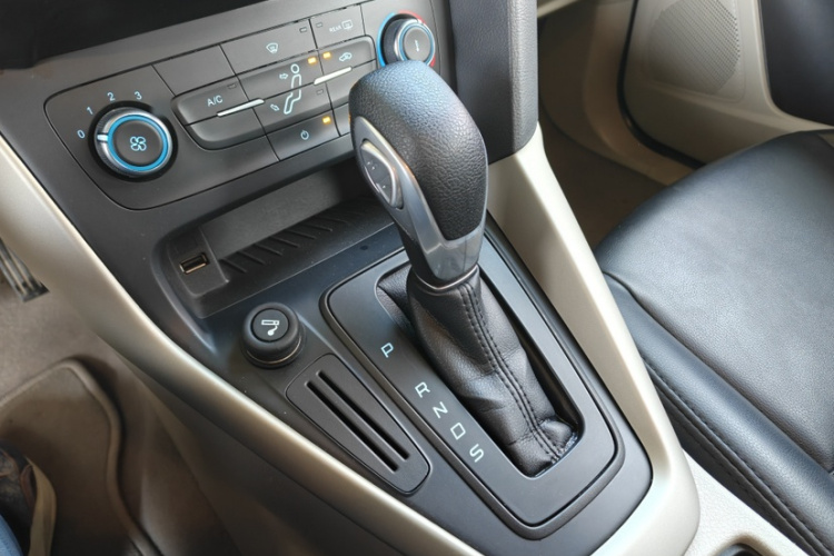 福特 福克斯 2015款 三厢 1.6L 自动舒适型局部细节18