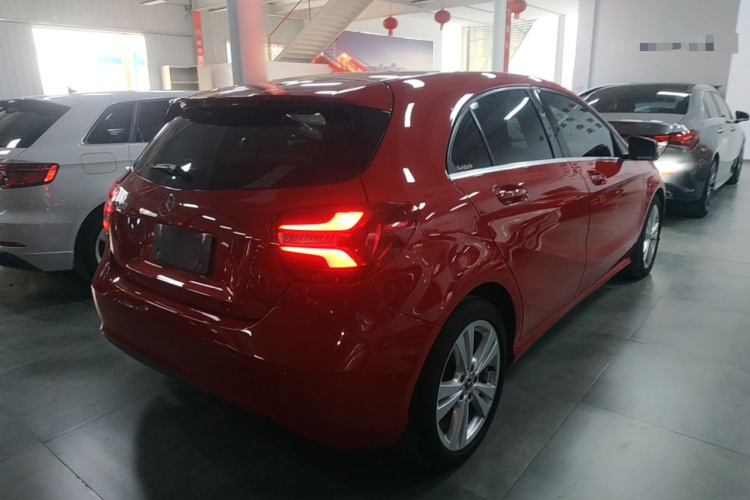 奔驰A级(进口) 2018款 A 200 动感型车身外观6005