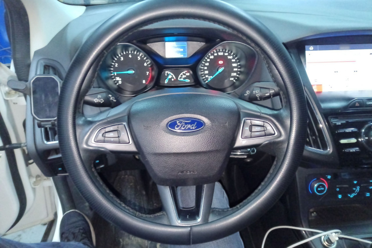 福特 福克斯 2017款 三厢 EcoBoost 125 自动超能风尚型智行版局部细节13