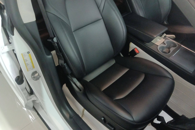 特斯拉 Model Y 2021款 标准续航后驱版局部细节41