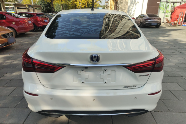 长安 逸动 2019款 高能版 1.6L GDI 自动先锋型 国VI车身外观6