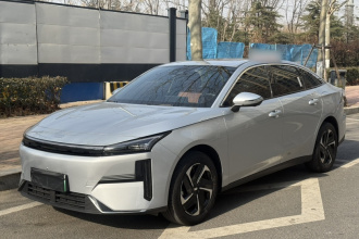 吉利银河 银河L6 2025款 EM-i 140km 星舰版