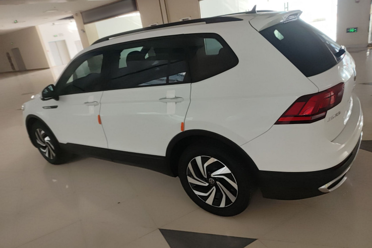 大众 途观L 2023款 330TSI 自动两驱舒享版车身外观4