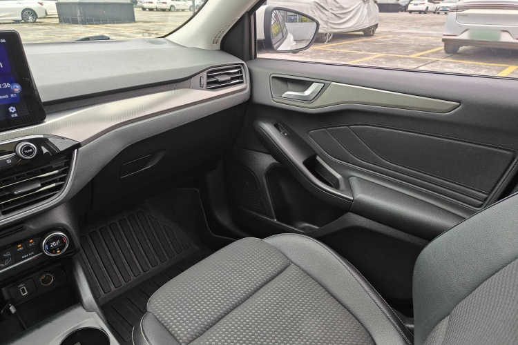 福特 福克斯 2020款 两厢 EcoBoost 180 自动锋潮型中控内饰7011