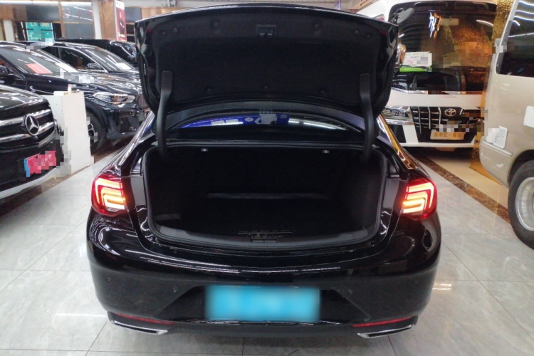 别克 君威 2024款 改款 25T 超享版机舱底盘23