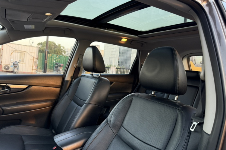 日产 奇骏 2019款 2.0L CVT智联舒适版 2WD中控内饰7002