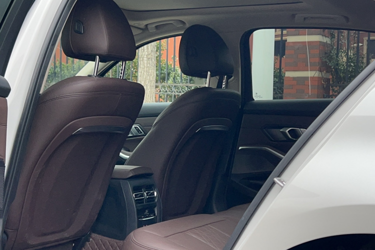 宝马3系 2023款 320Li M运动套装中控内饰7004