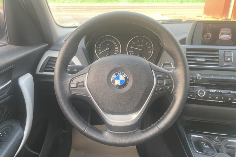 宝马1系(进口) 2015款 120i 领先型中控内饰7002