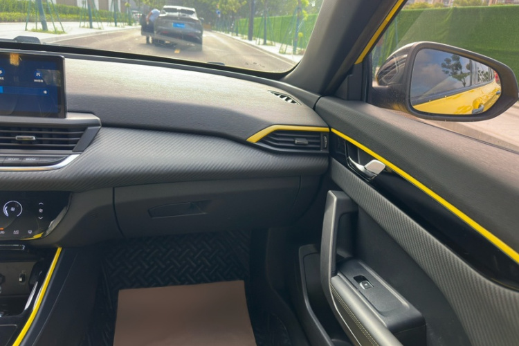 东风风神 奕炫 2021款 230T 自动追猎骑士版中控内饰7009