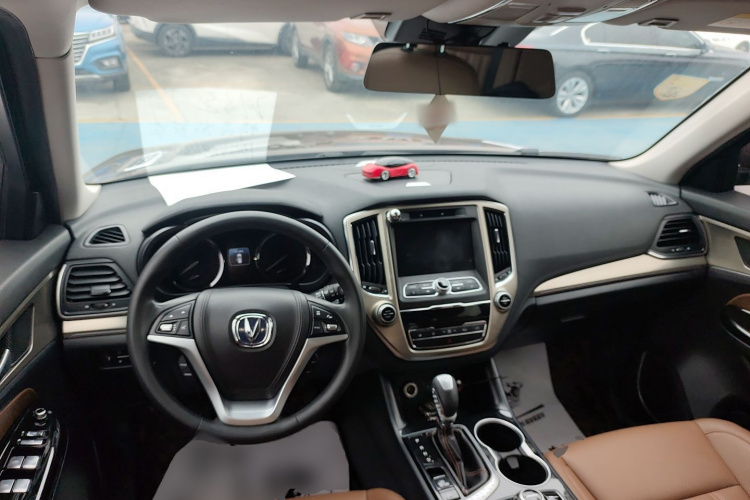 长安CS95 2017款 2.0T 两驱智拓版中控内饰12