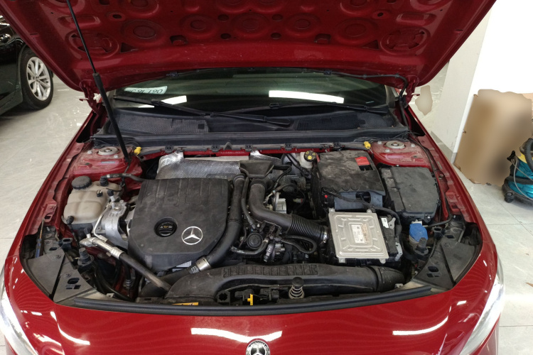 奔驰A级 2020款 A 200 L 运动轿车机舱底盘24