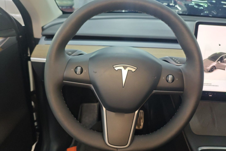 特斯拉 Model Y 2021款 标准续航后驱版中控内饰13