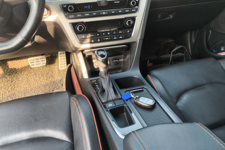 现代 索纳塔 2015款 1.6T GLS智能型局部细节18