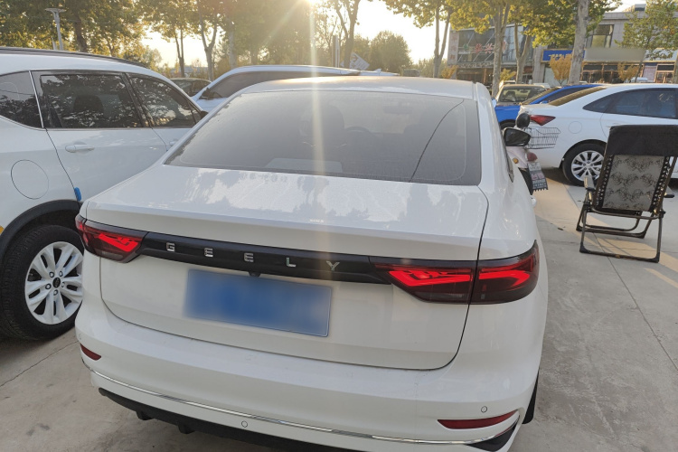 吉利汽车 帝豪 2022款 第4代 1.5L 手动豪华型车身外观6