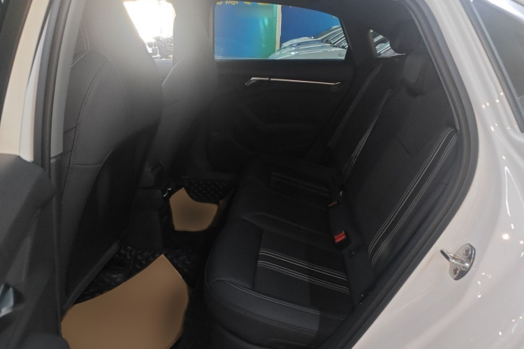 奥迪A3 2023款 改款 A3L Limousine 35 TFSI 时尚运动型中控内饰7004