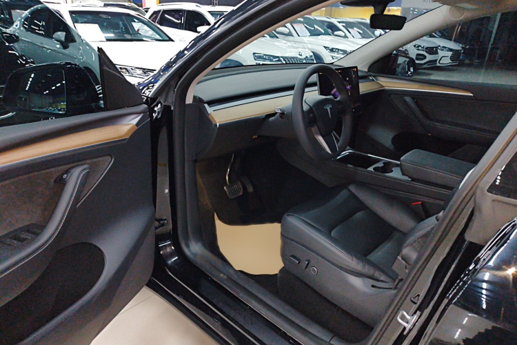 特斯拉 Model Y 2022款 改款 后轮驱动版中控内饰7003