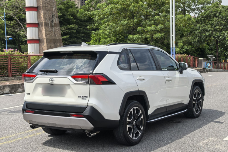 丰田 RAV4荣放 2020款 2.0L CVT四驱尊贵版车身外观6006