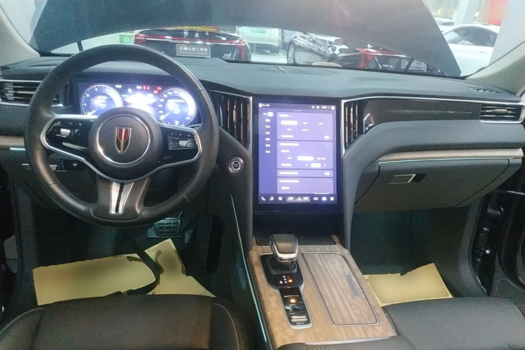 红旗HS7 2023款 2.0T 自动四驱旗畅版 六座中控内饰7002