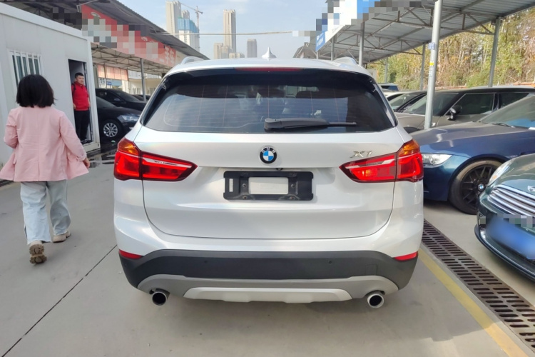 宝马X1 2018款 xDrive20Li 尊享型车身外观6